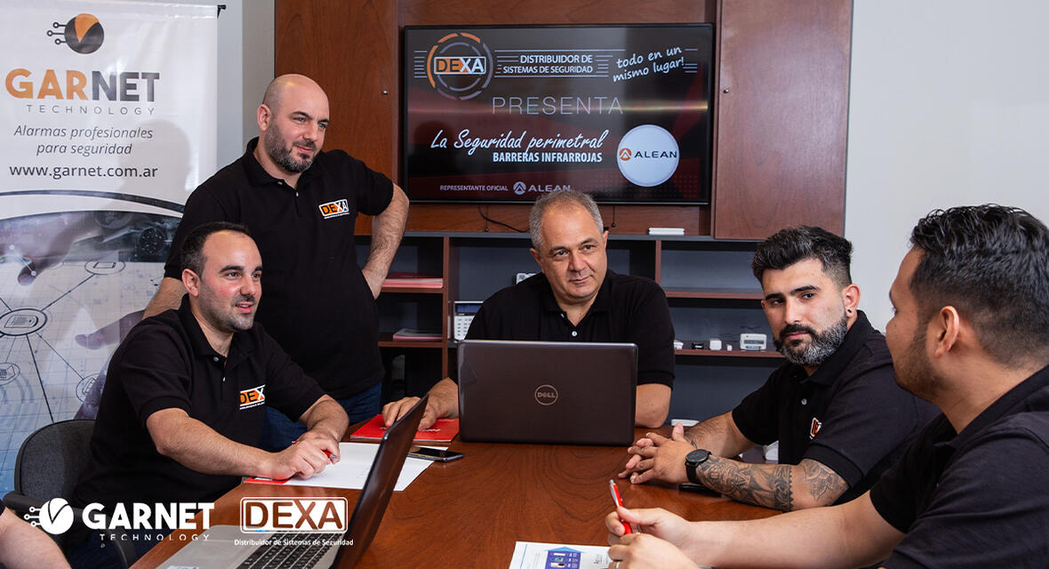 Equipo de trabajo de Dexa, distribuidor autorizado de Garnet technology